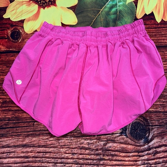 Lululemon Hotty Hot Shorts - Picture 2 of 5